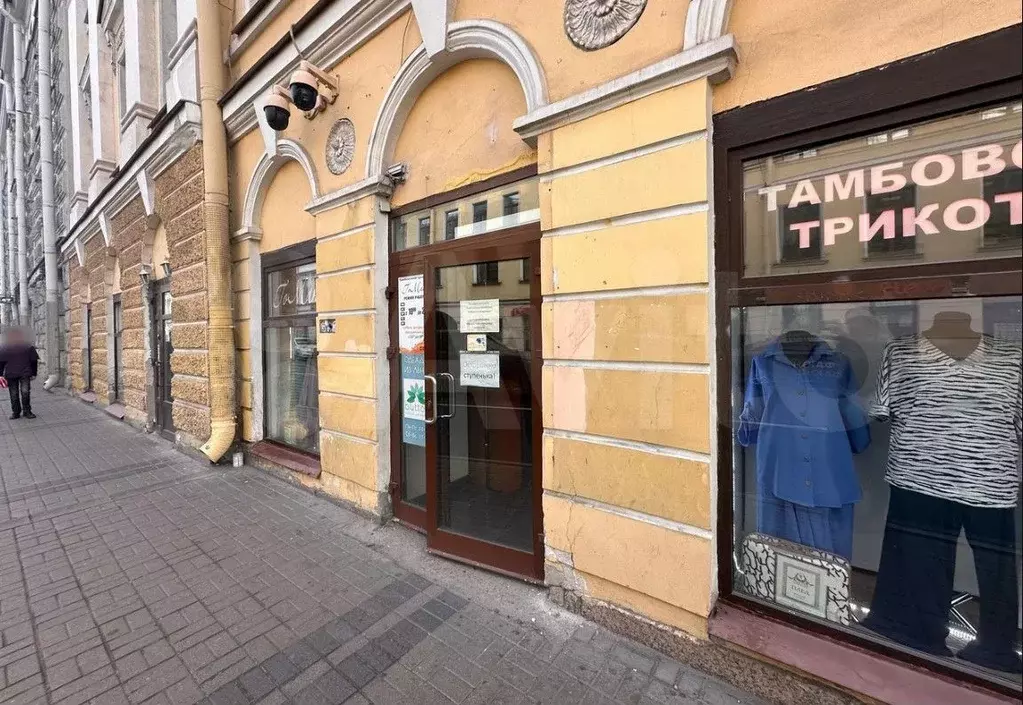 50м трафик, витрины, в шаге от метро - Фото 0