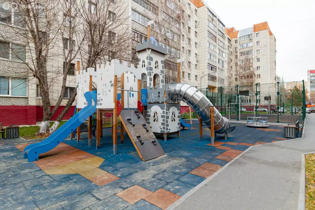 4-комнатная квартира: Тюмень, улица Мельникайте, 120 (75 м) - Фото 1