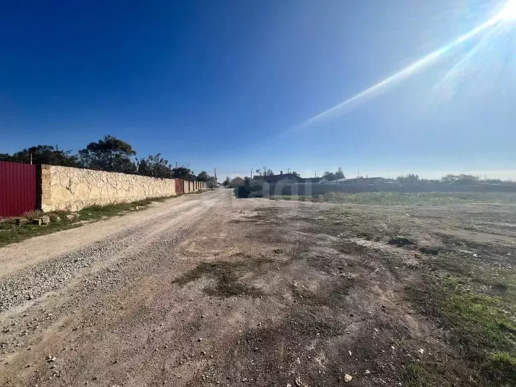 Участок в Крым, Черноморский район, Оленевское с/пос, с. Оленевка ул. ... - Фото 1