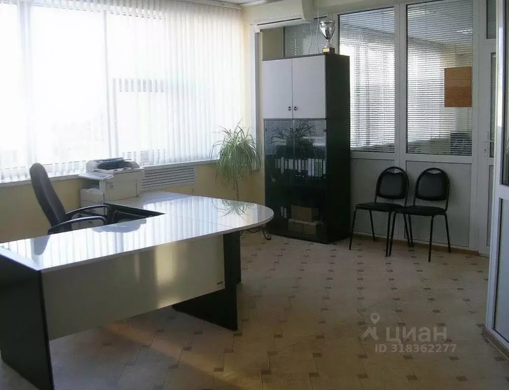 Помещение свободного назначения в Тюменская область, Тобольск 4-й мкр, ... - Фото 2