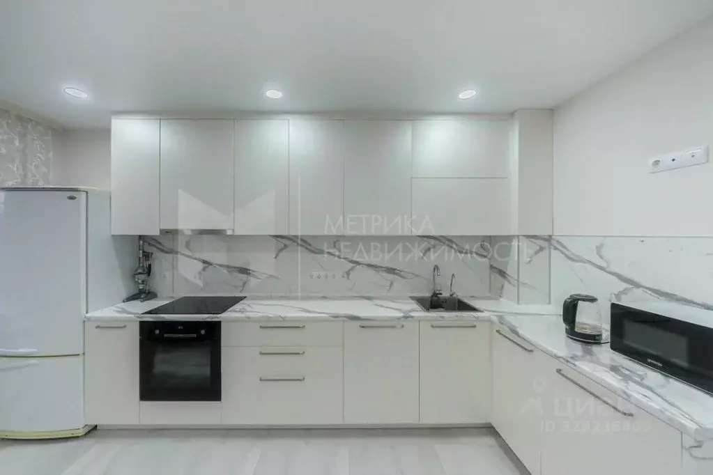 3-к кв. Тюменская область, Тюмень ул. Прокопия Артамонова, 9 (75.0 м) - Фото 1