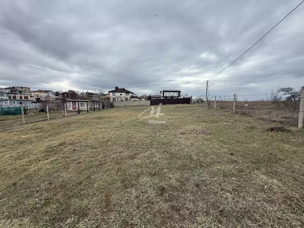 Участок в Севастополь ул. Петра Рогачева (9.0 сот.) - Фото 0