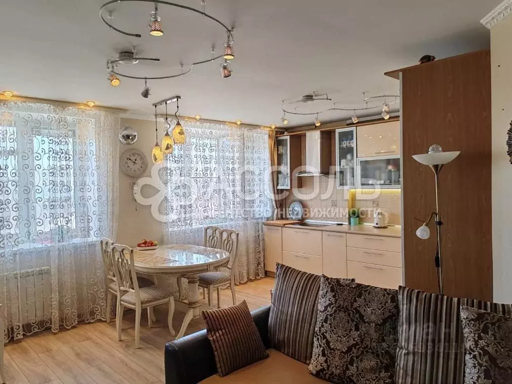 3-к кв. Омская область, Омск Заозерный мкр, ул. Сергея Тюленина, 14 ... - Фото 0