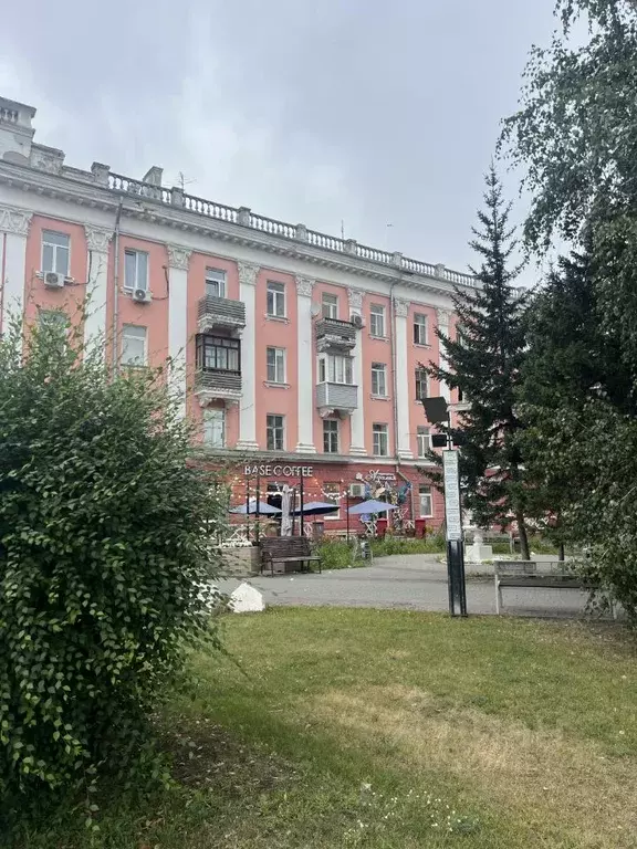 2-к кв. Алтайский край, Барнаул просп. Ленина, 58 (70.0 м) - Фото 0