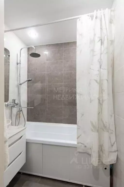 3-к кв. Тюменская область, Тюмень Ялуторовская ул., 27 (58.6 м) - Фото 1