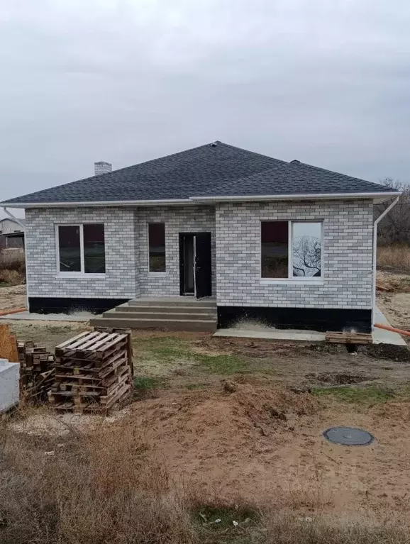 Дом в Волгоградская область, Среднеахтубинский район, Фрунзенское ... - Фото 0