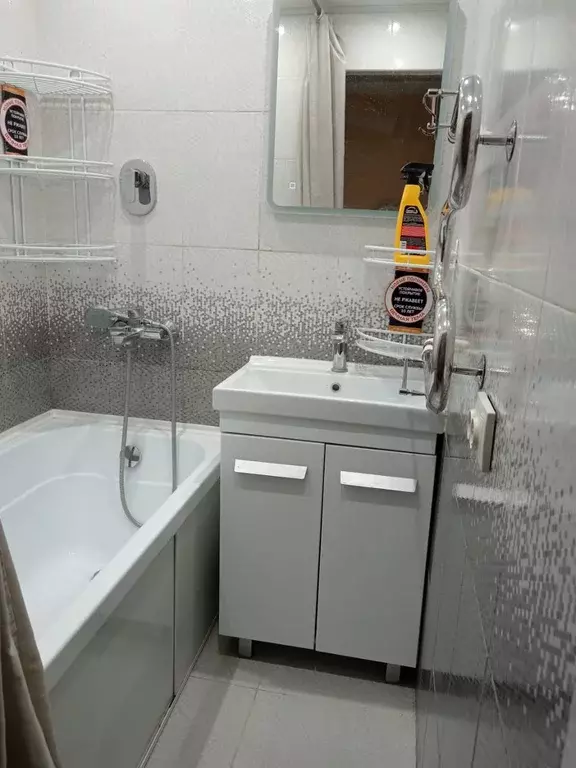 Продаётся 4-к квартира, 60 м - Фото 0