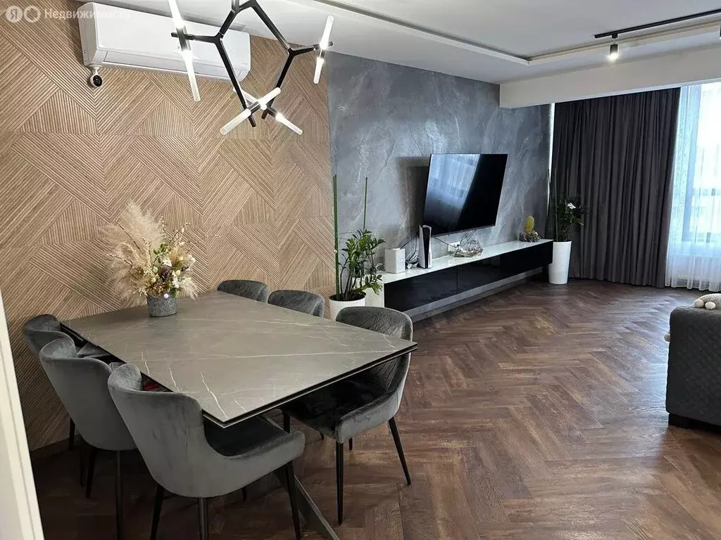 3-комнатная квартира: Краснодар, Дальняя улица, 8к2 (100 м) - Фото 1