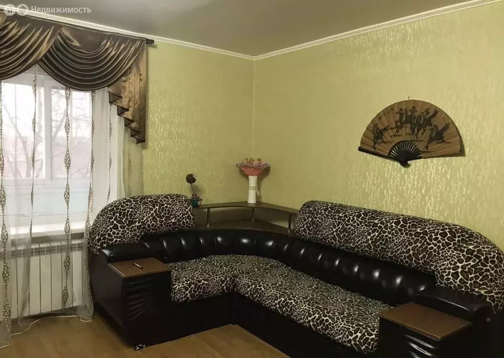 3-комнатная квартира: Каменск-Шахтинский, Красная улица, 62А (63 м) - Фото 1
