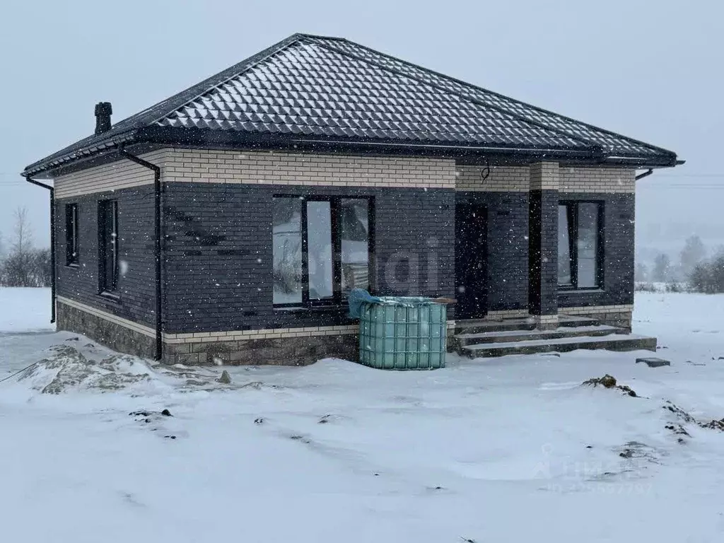 Дом в Белгородская область, Белгородский район, Пушкарское с/пос, с. ... - Фото 1