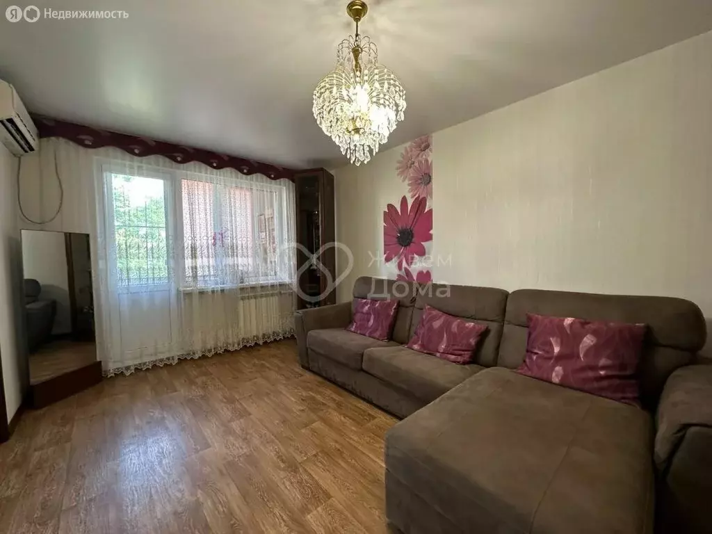 4-комнатная квартира: Волгоград, Брестская улица, 5 (62 м) - Фото 0