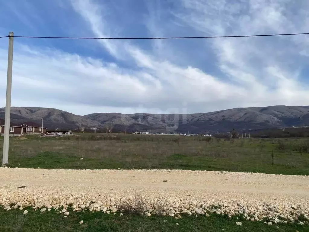 Участок в Крым, Симферопольский район, Добровское с/пос, с. ... - Фото 0