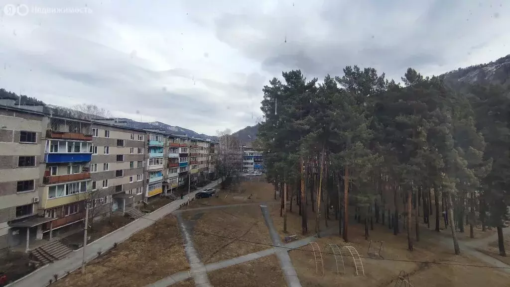 3-комнатная квартира: Республика Хакасия, рабочий посёлок Черёмушки, ... - Фото 2