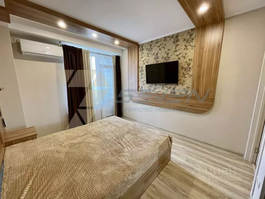 2-к кв. Севастополь ул. Репина, 1Б/4 (65.0 м) - Фото 1