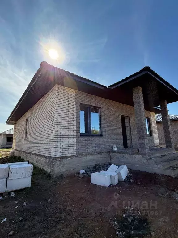 Дом в Оренбургская область, Оренбургский район, с. Благословенка ул. ... - Фото 1