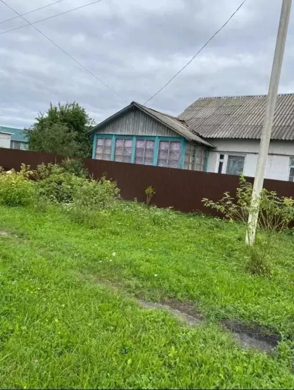 Дом в Брянская область, Жуковский муниципальный округ, с. Крыжино ул. ... - Фото 1