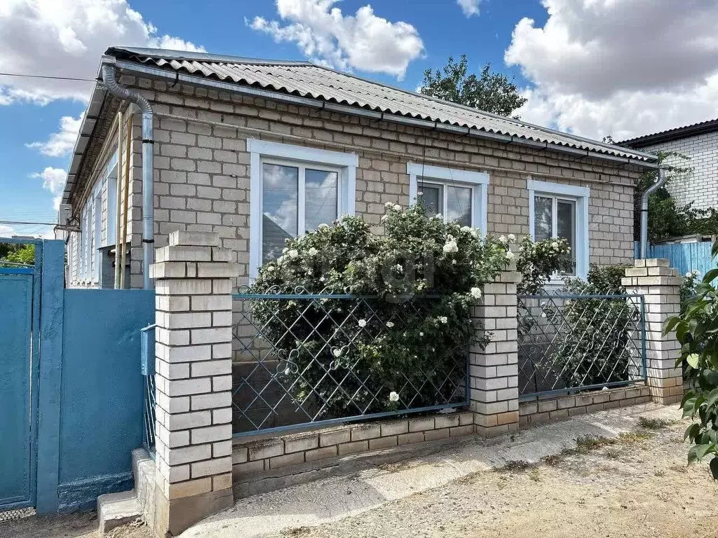 Дом в Калмыкия, Элиста ул. Балдашинова, 41 (100 м) - Фото 0
