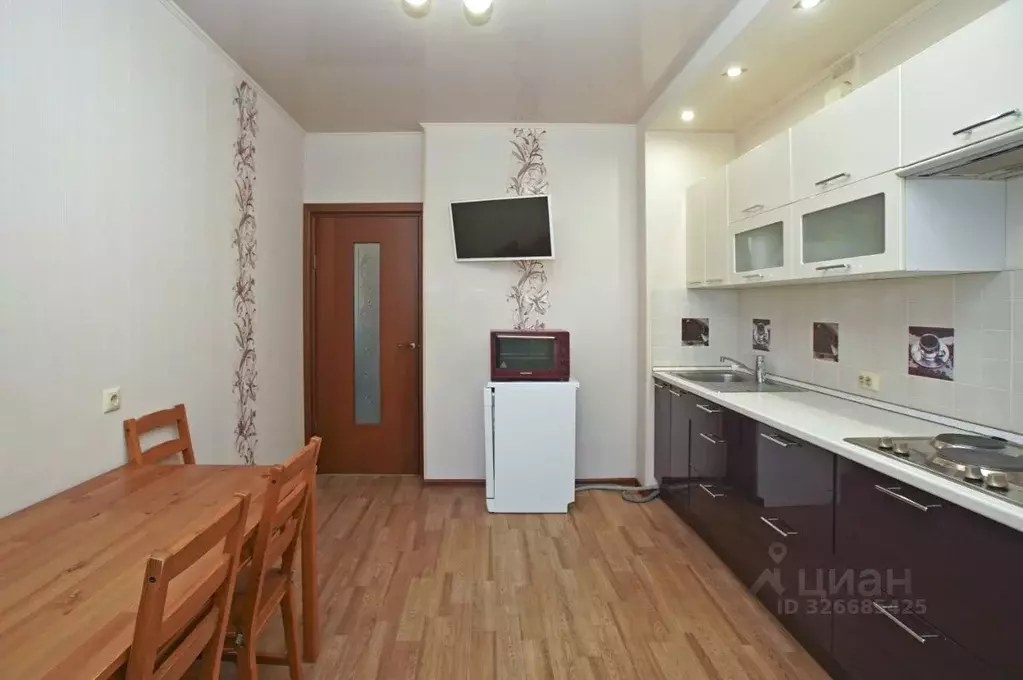 2-к кв. Омская область, Омск просп. Комарова, 16 (58.8 м) - Фото 2