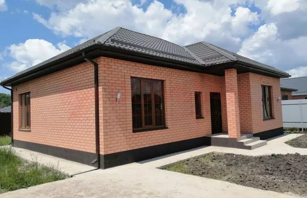 Дом в Ростовская область, Миллерово ул. 3-го Интернационала (95 м) - Фото 0