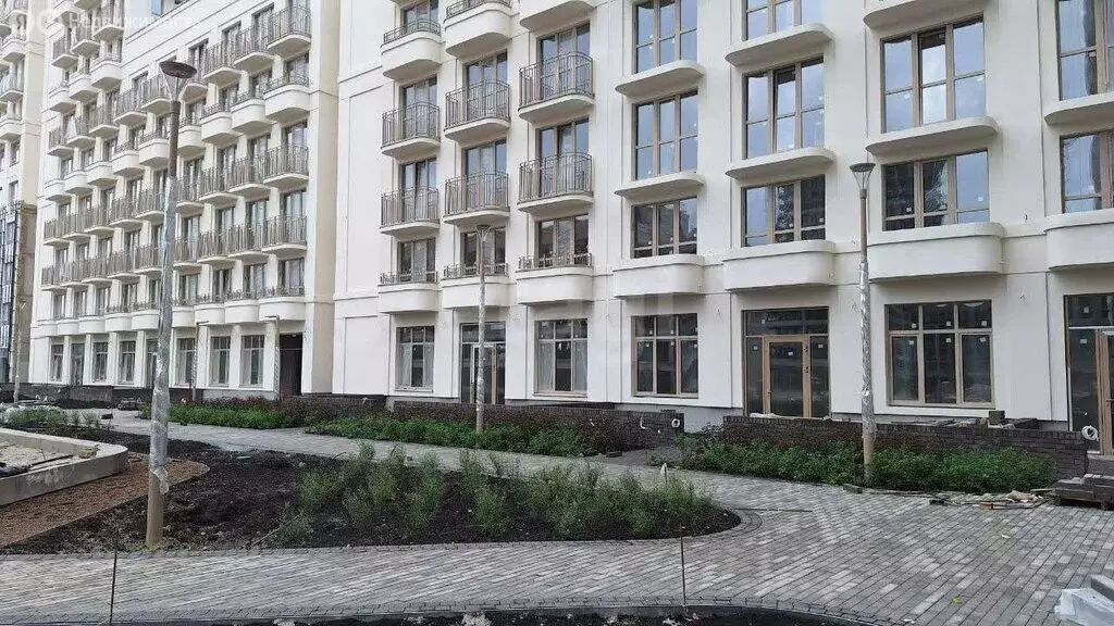 Квартира-студия: Тюмень, улица Фармана Салманова, 1 (27 м) - Фото 1