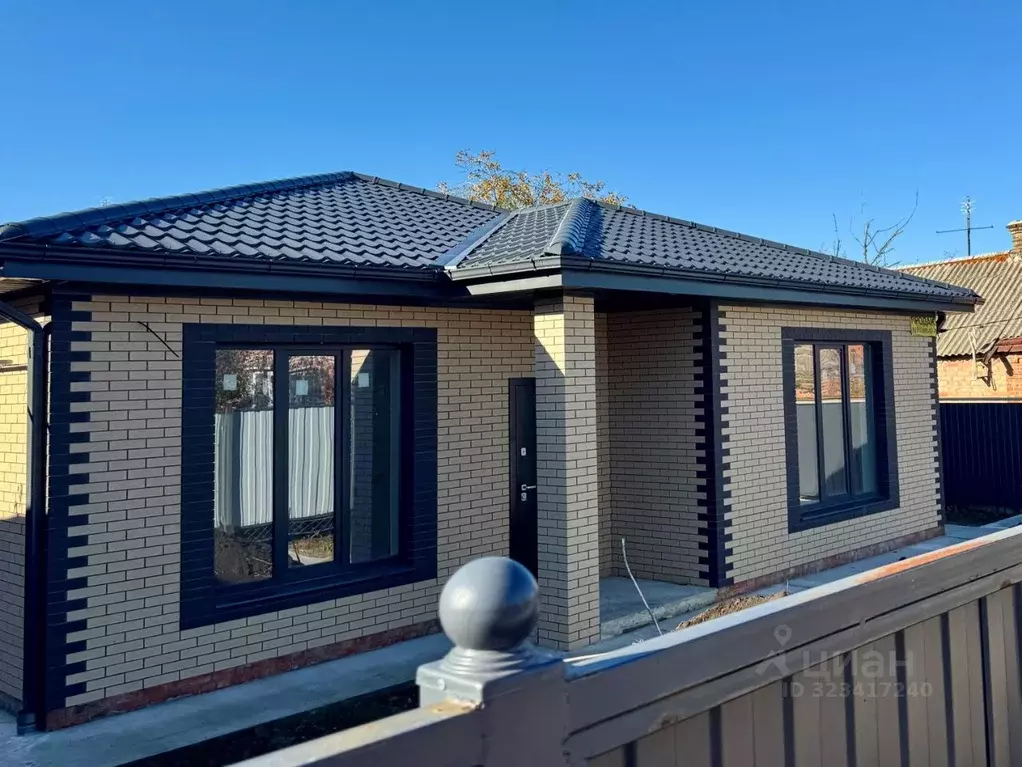 Дом в Краснодарский край, Ейское городское поселение, пос. Широчанка  ... - Фото 1