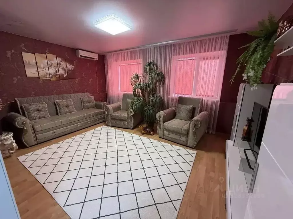 Дом в Волгоградская область, Палласовка Интернациональная ул. (119 м) - Фото 1