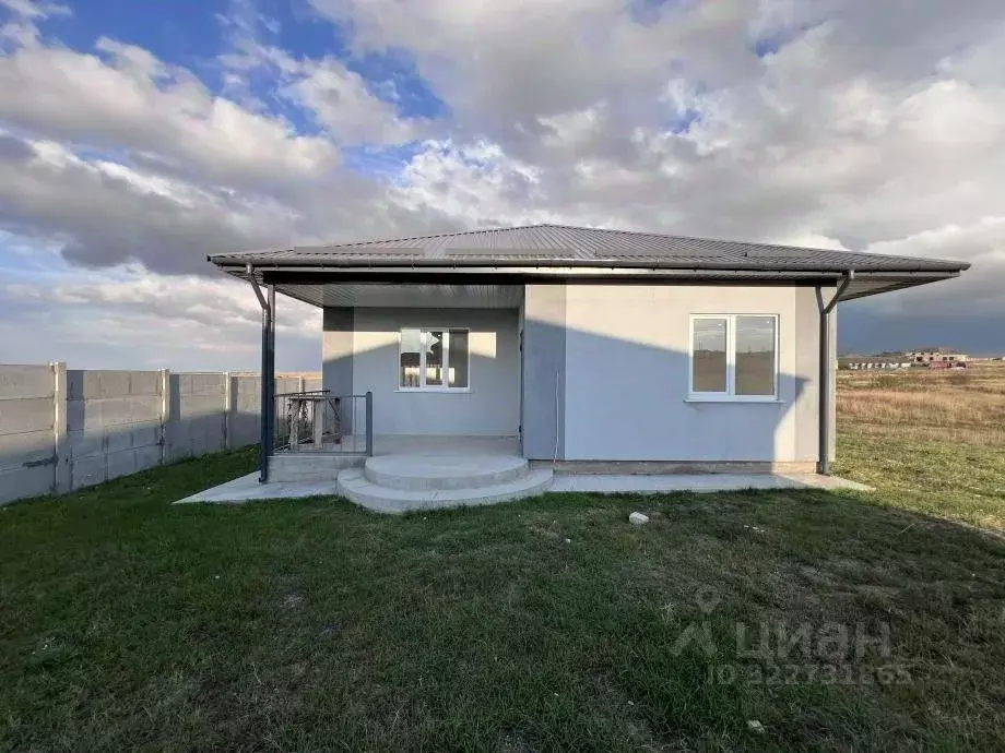 Дом в Крым, Симферопольский район, с. Трудовое ул. Крымская, 12 (135 ... - Фото 1