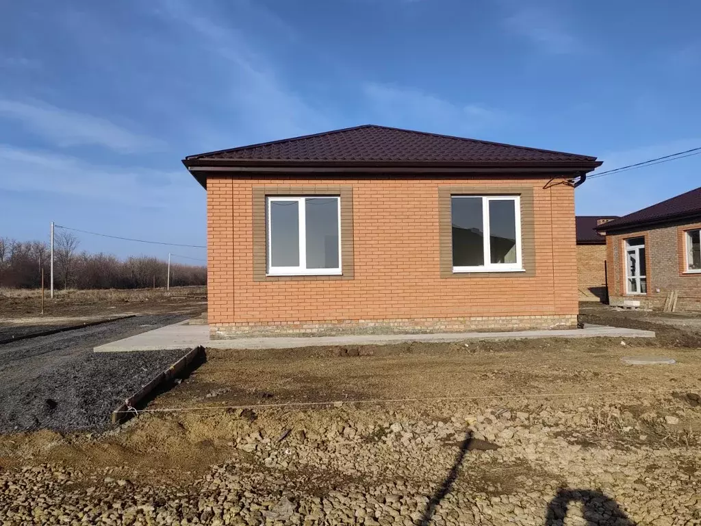 Дом в Ростовская область, Неклиновский район, с. Новобессергеневка ул. ... - Фото 1