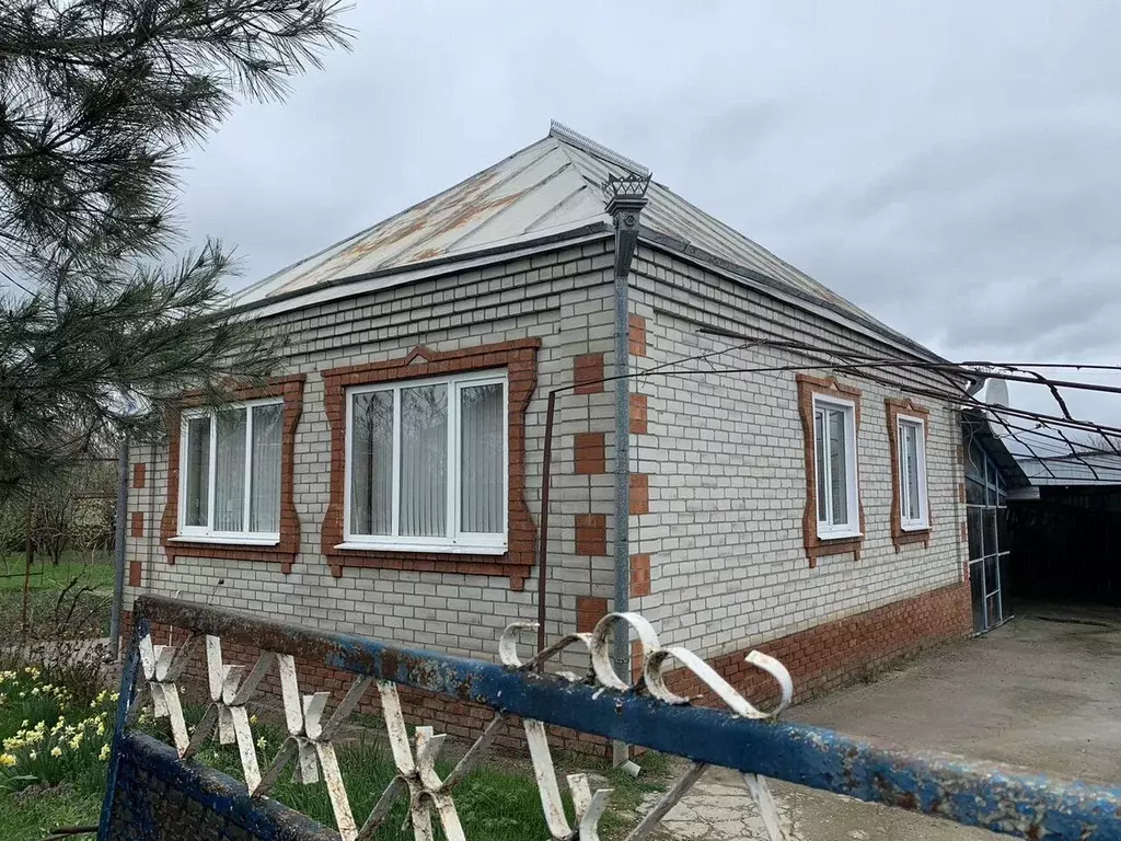 Дом в Краснодарский край, Кореновский район, Дядьковская ст-ца ... - Фото 1