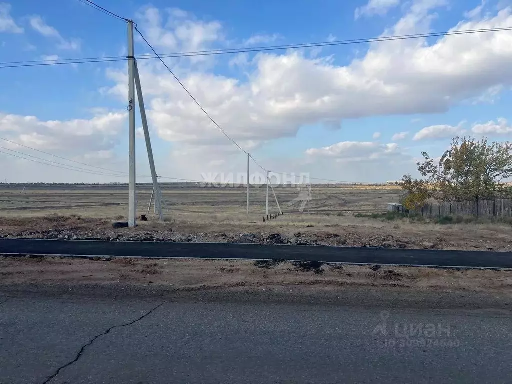 Участок в Астраханская область, Наримановский район, с. ... - Фото 0