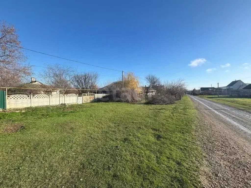 Участок в Крым, Феодосия муниципальный округ, с. Ближнее ул. 1-я ... - Фото 1