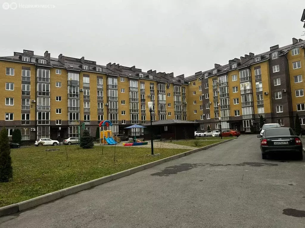 1-комнатная квартира: Владикавказ, улица Шамиля Джикаева, 10 (60 м) - Фото 1