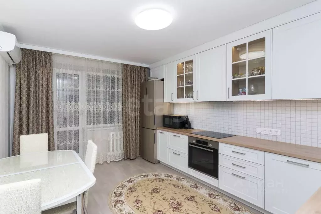 2-к кв. Тюменская область, Тюмень ул. Николая Семенова, 27к2 (66.2 м) - Фото 1