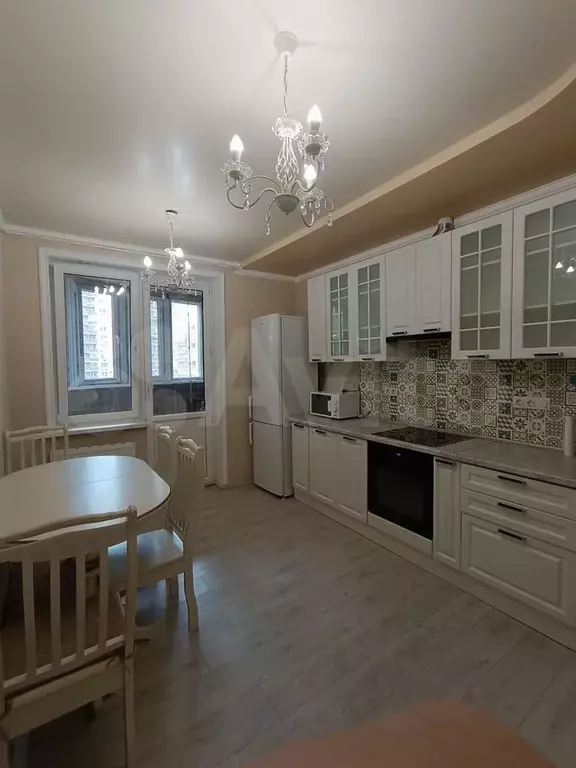 2-к. квартира, 70 м, 8/23 эт. - Фото 1