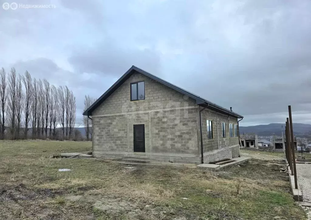 Дом в станица Натухаевская, улица имени Генерала Павла Бабыча (278 м) - Фото 2