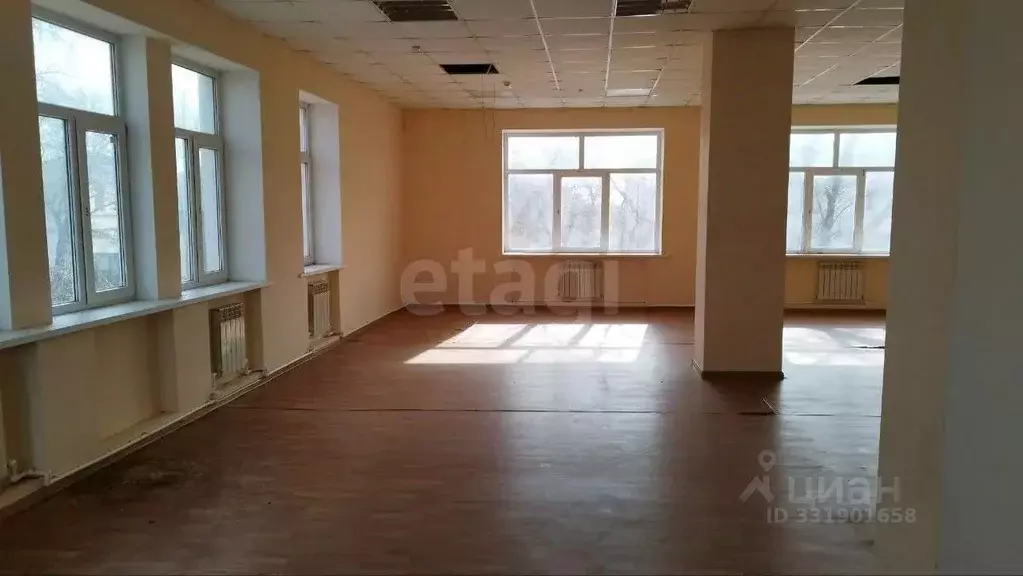 Офис в Астраханская область, Икрянинский район, с. Оранжереи ул. ... - Фото 1