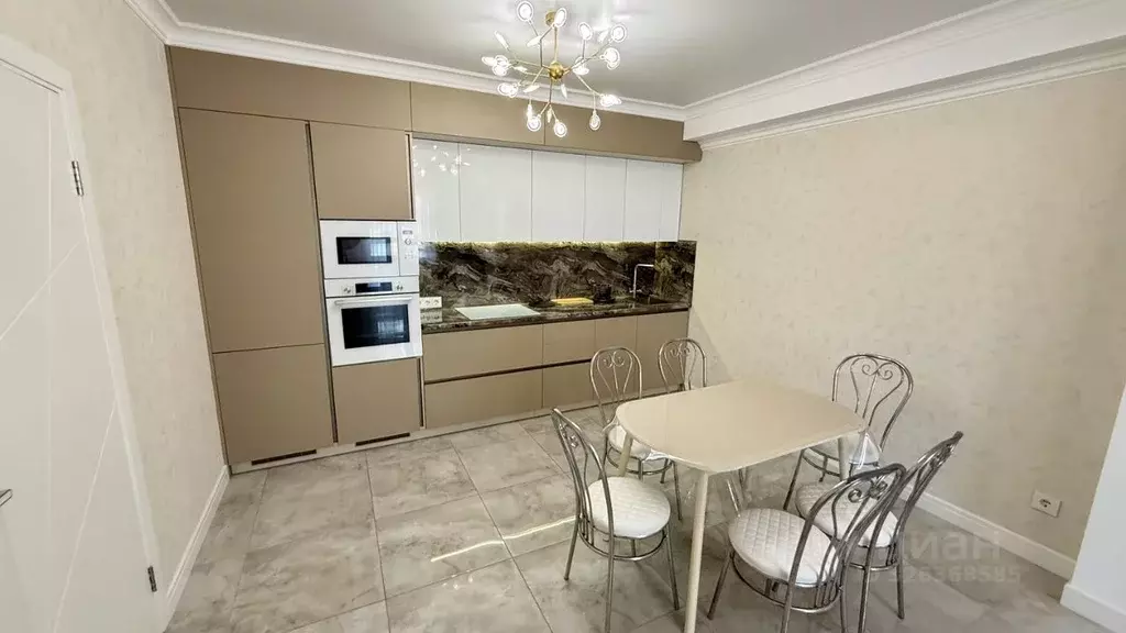 2-к кв. Крым, Евпатория просп. Ленина, 66 (62.0 м) - Фото 1