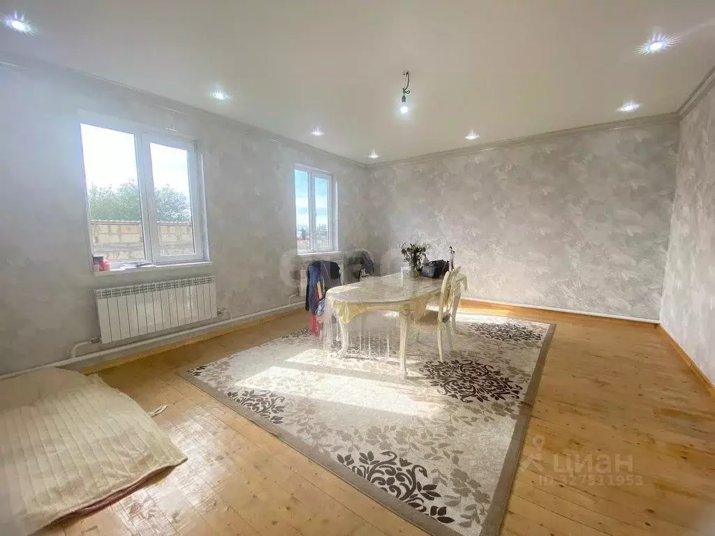 Дом в Ингушетия, Назрановский район, Кантышево с/пос, с. Кантышево ул. ... - Фото 1