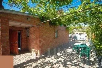 Дом в Краснодарский край, Ейск ул. Короленко, 2 (80 м) - Фото 1
