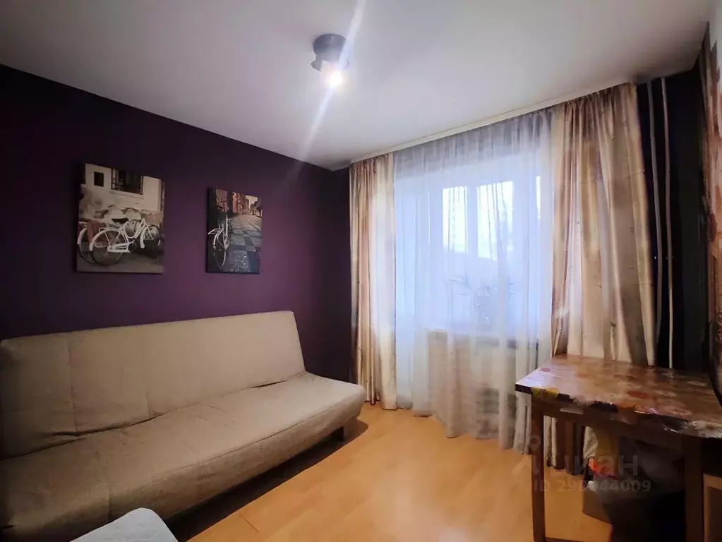 3-к кв. Омская область, Омск просп. Королева, 4 (69.9 м) - Фото 0