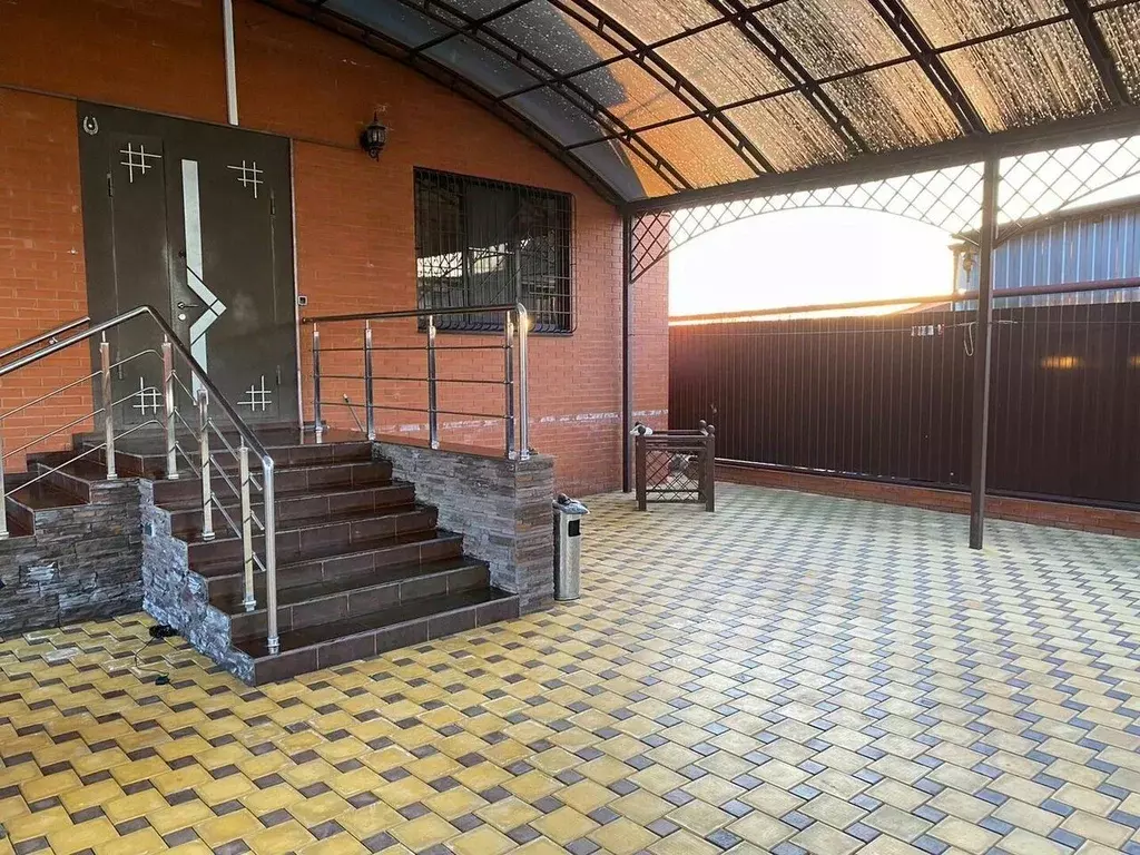 Дом в Краснодарский край, Динской район, Новотитаровская ст-ца ул. ... - Фото 1