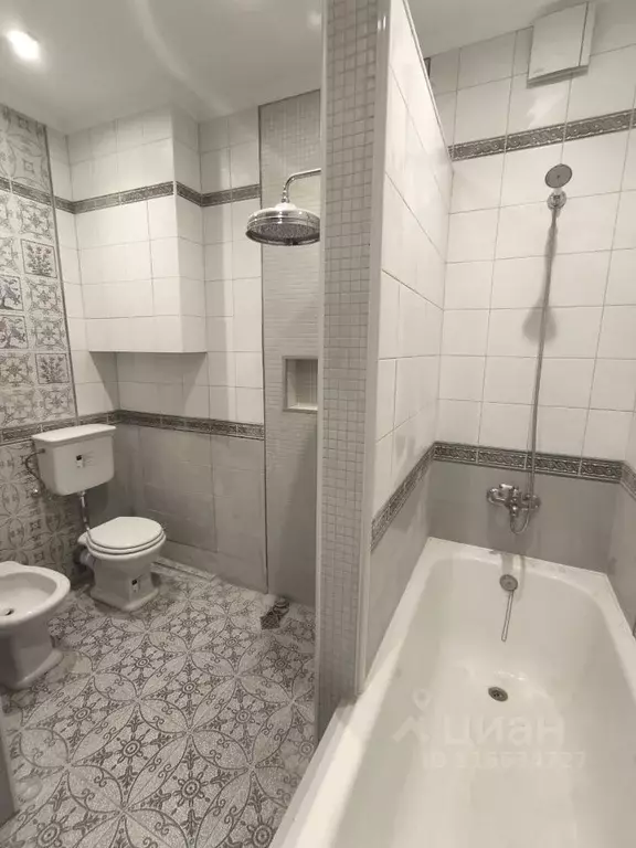 3-к кв. Орловская область, Орел ул. 7 Ноября, 9 (90.0 м) - Фото 0