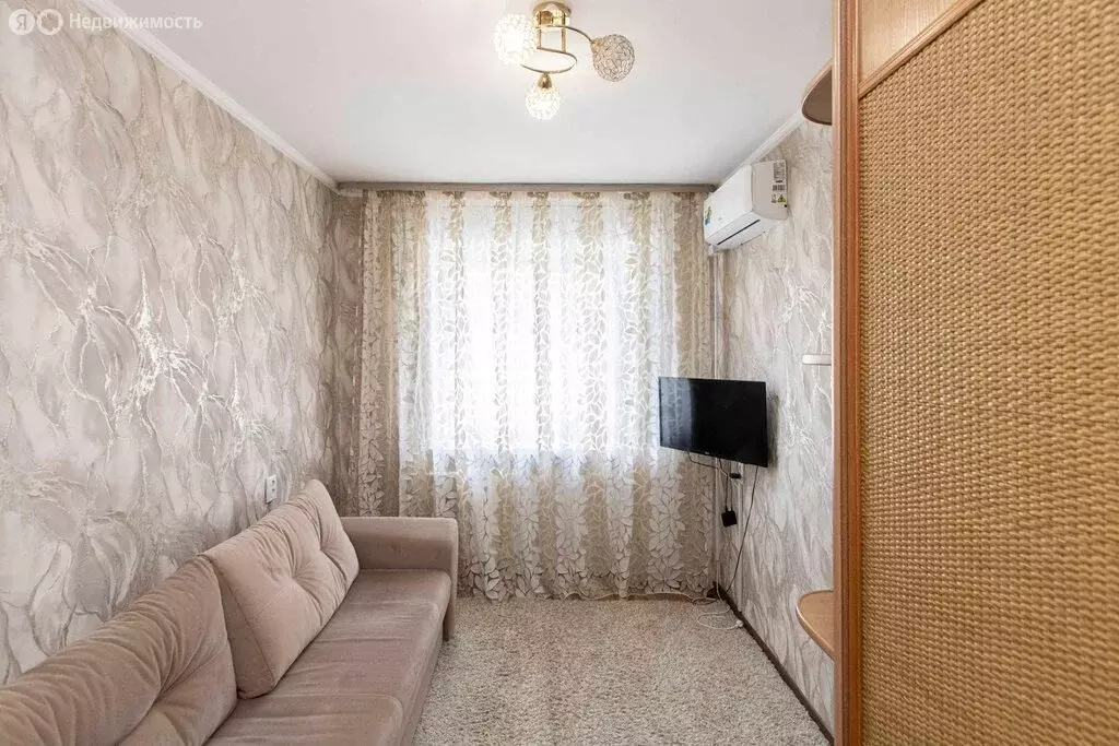 3-комнатная квартира: Тюмень, улица Елизарова, 76 (51.7 м) - Фото 1