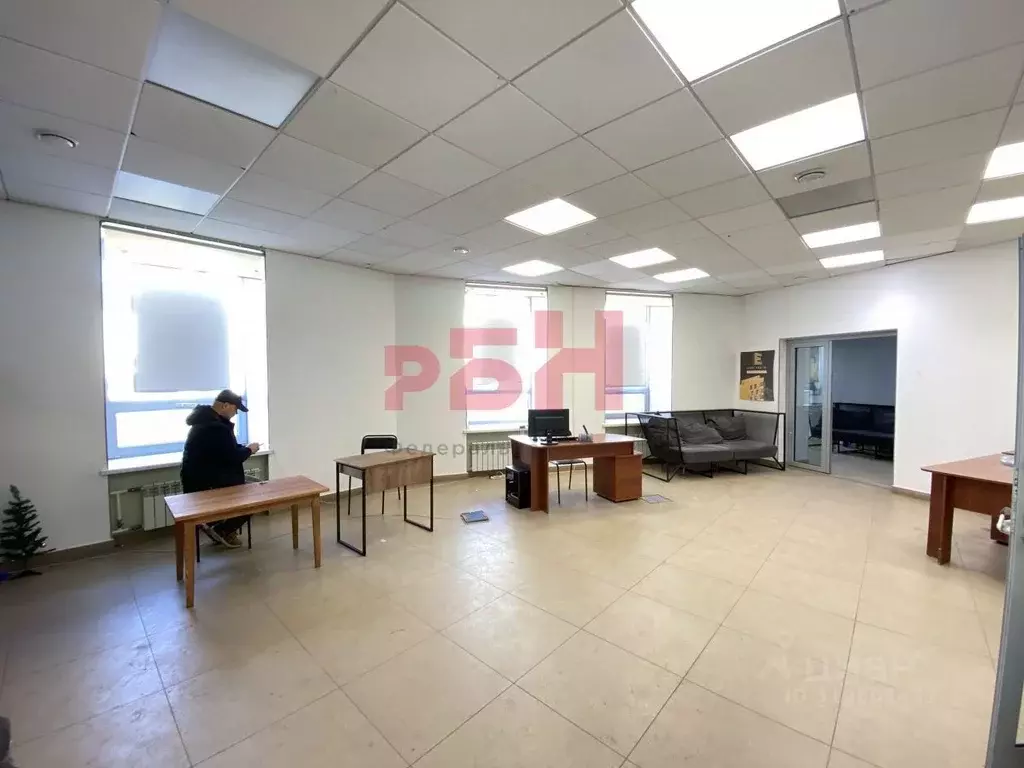 Торговая площадь в Курганская область, Курган ул. Красина, 77 (140 м) - Фото 1