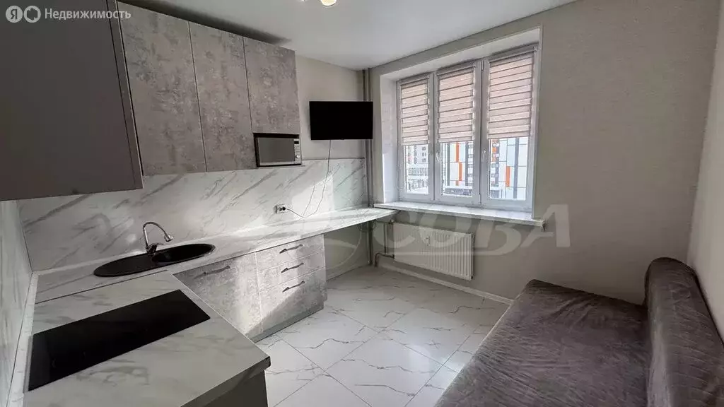 1-комнатная квартира: Тюмень, улица Тимофея Чаркова, 81 (35.3 м) - Фото 2