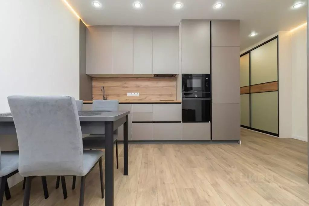 2-к кв. Омская область, Омск ул. Б.Г. Шаронова, 9 (46.0 м) - Фото 1