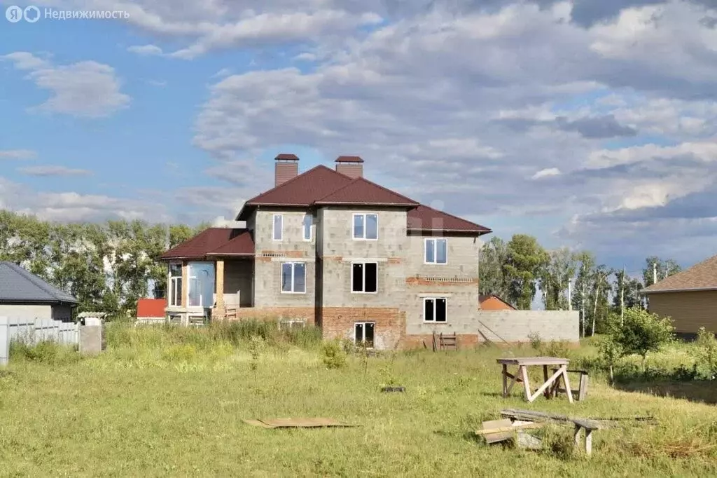 Дом в село Стрелецкое, Рябиновая улица (380 м) - Фото 1