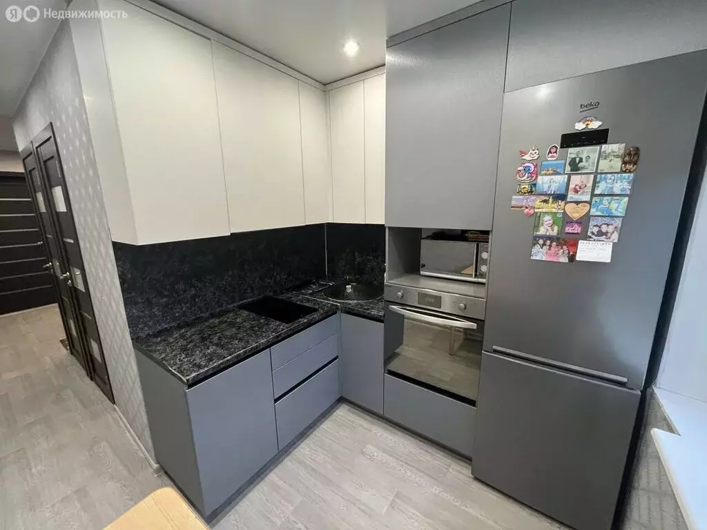 3-комнатная квартира: Тюмень, улица Воровского, 25 (61.8 м) - Фото 1