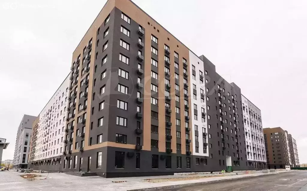 3-комнатная квартира: Тюмень, улица Республики, 204к6 (87 м) - Фото 1