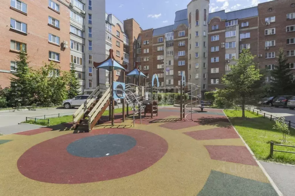 3-к кв. Омская область, Омск ул. Крупской, 25/1 (133.0 м) - Фото 0